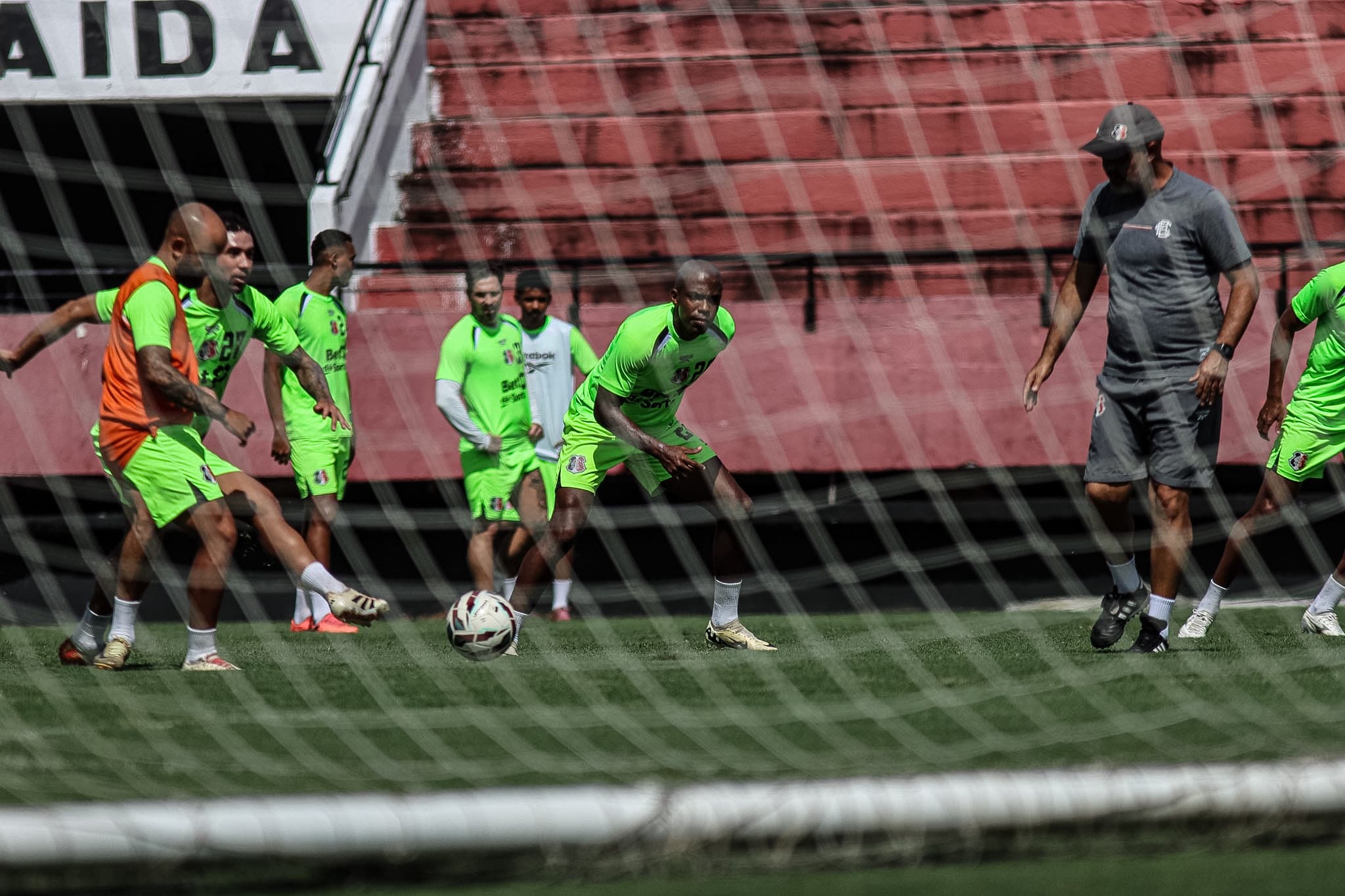 Elenco segue em preparação intensiva para o jogo de sábado
