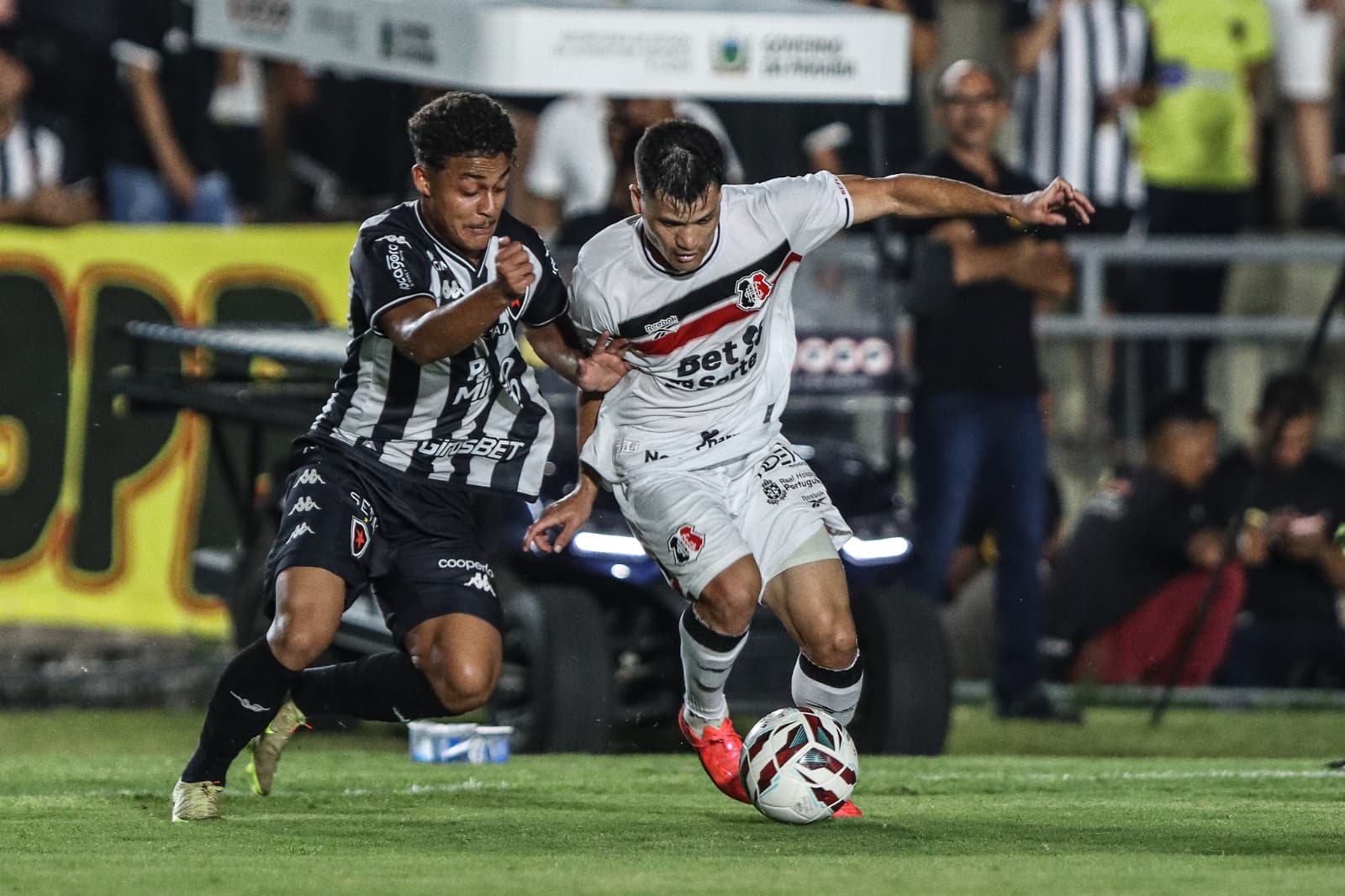 Santa Cruz empata com o Botafogo-PB e segue na luta pela classificação