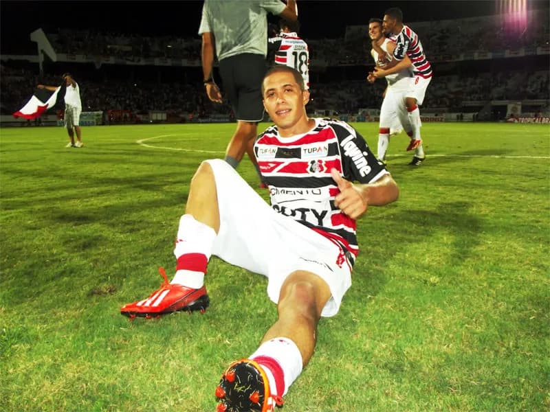 Volante Dedé sobre 2014: "Minha prioridade é ficar no Santa Cruz."