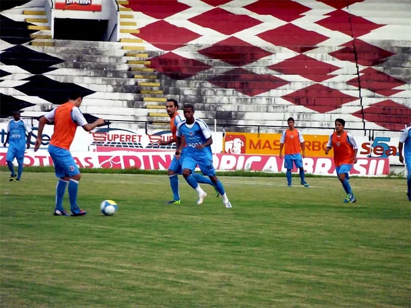Tático e recreativo: Santa Cruz encerra preparativos para enfrentar o Bahia.