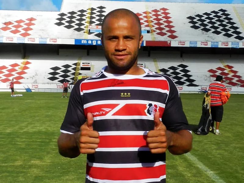Torcedor Coral vai vestir a camisa de Anderson Pedra.
