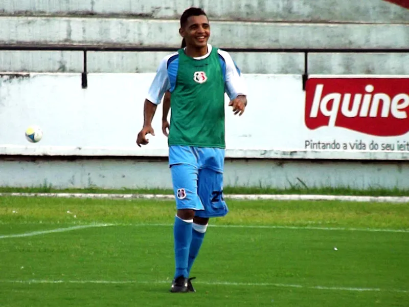 Substituto de Oziel, Nininho quer aproveitar chance, após quatro meses.