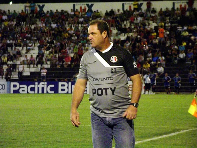 Análise: Técnico Coral lamenta poucas chances desperdiçadas.