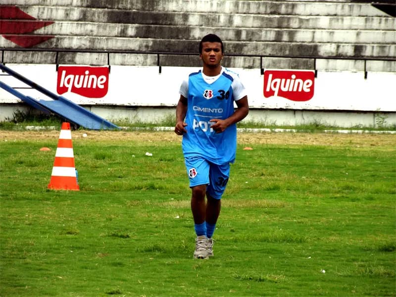 Meia Jefferson Maranhão quer substituir Renatinho "à altura."