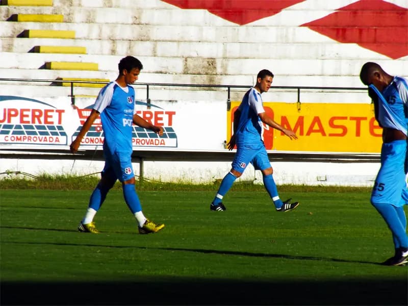 Primeiro coletivo da semana com vitória dos titulares: 3x0