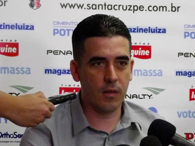 Diretoria de Futebol "corre" para anunciar lateral-esquerdo até o final de semana.
