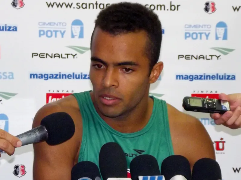 Para Carlos Alberto, resposta à torcida tem que ser em campo com vitórias.