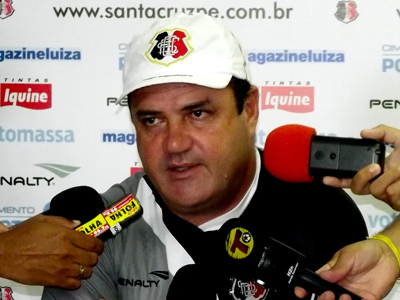 Técnico Vica muda o time sem abrir mão de vitória e possível liderança.