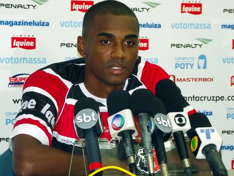 Zagueiro Marllon chega motivado pela visibilidade e torcida do Santa Cruz.
