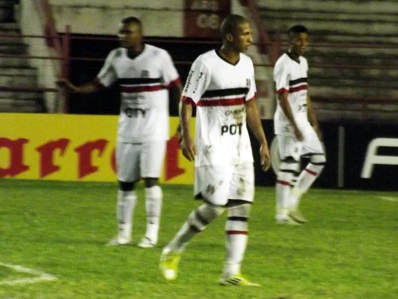 Danilo Pires marca primeiro gol, mas acha que "tá faltando um pouco de sorte."