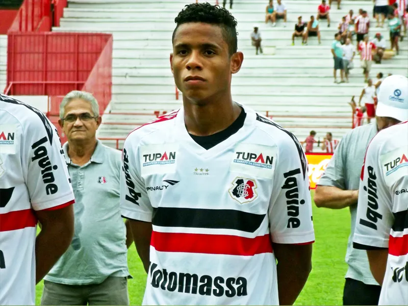 Everton Sena revela que "estava com saudades do Arruda."