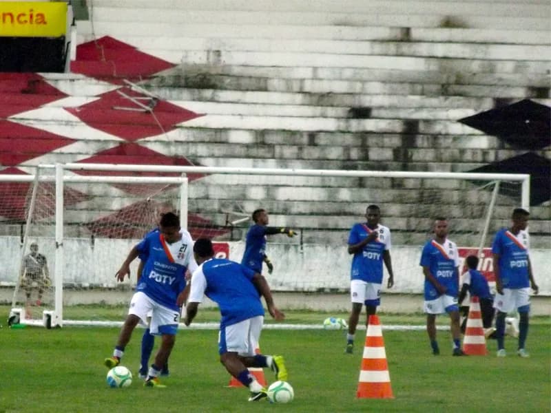 Sábado físico pela manhã e técnico à tarde.