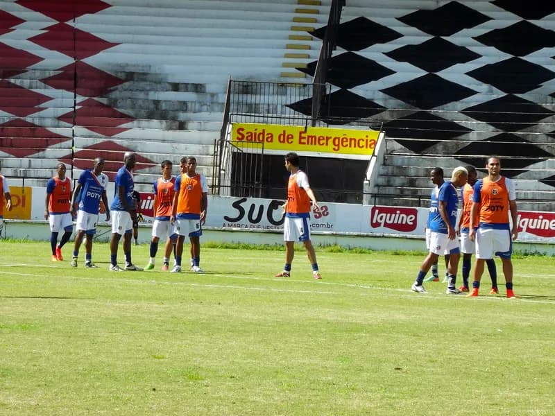 Treino tático - de bola parada - movimentou sexta de Quartas.