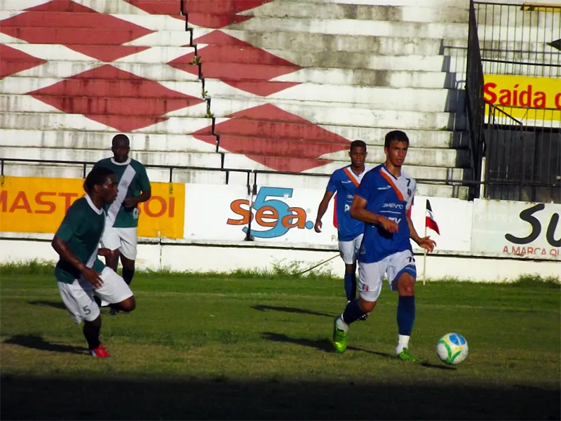 Atletas corais fazem jogo-treino e goleiam o Barreiros:6x1.