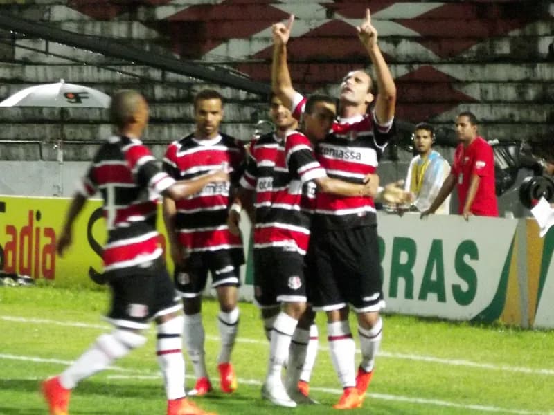 Santa Cruz - em noite de LG9 - vence Botafogo/PB e avança na Copa do Brasil:2x1.