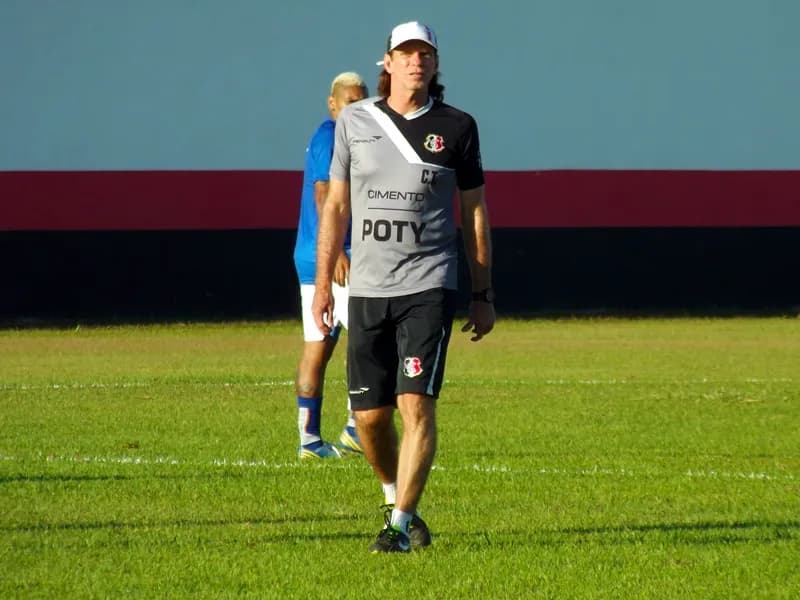 Sérgio Guedes aposta no conjunto e apoio da torcida para vencer o Ceará.