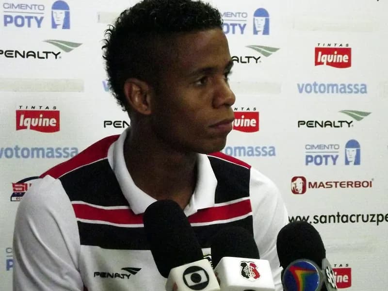 Everton Sena: Alegria, junto à torcida; atenção com o Ceará.