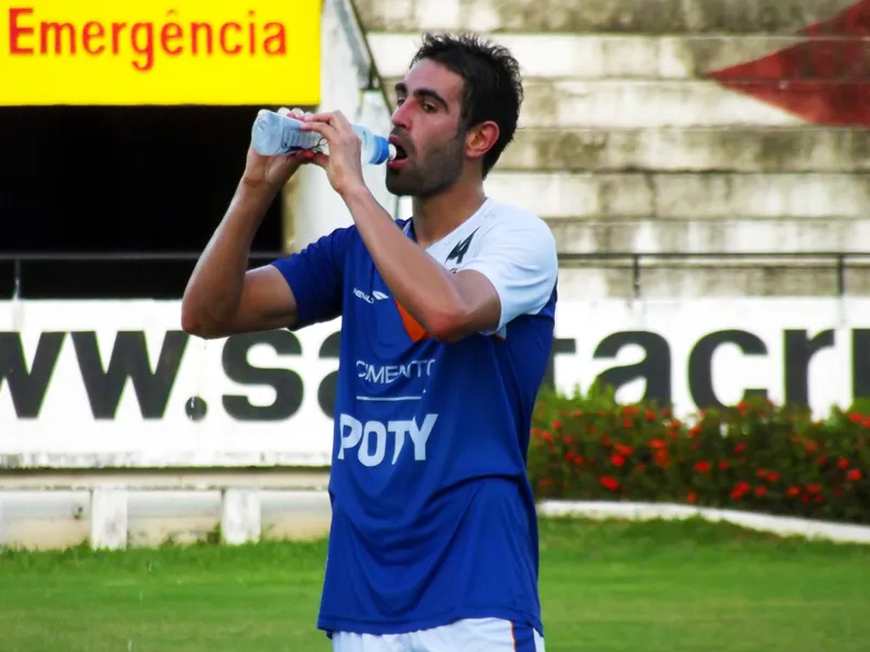 Renan Fonseca com sede de voltar: "Estou preparado para ajudar."