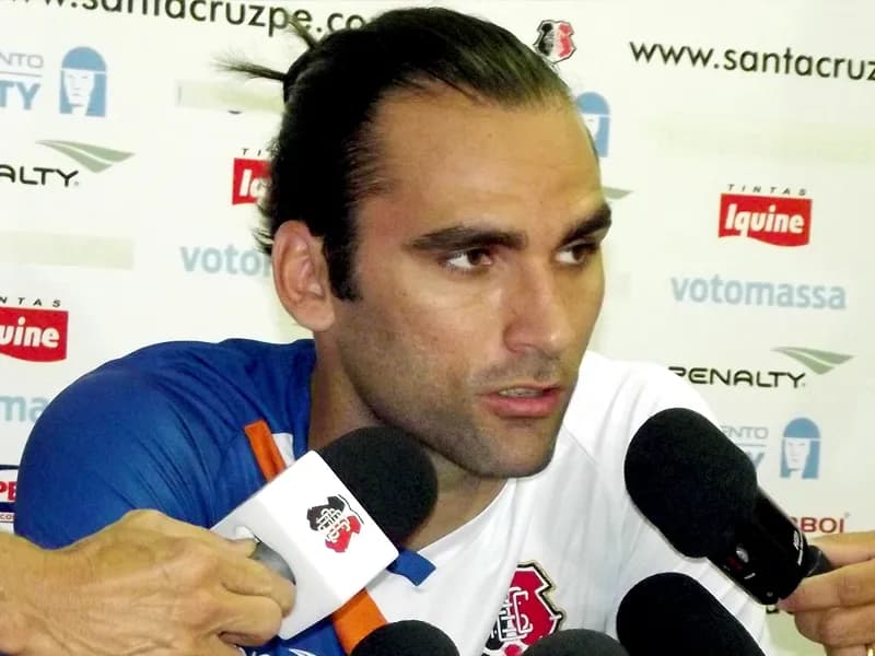 Léo Gamalho comemora possibilidade de dois meias no Castelão.