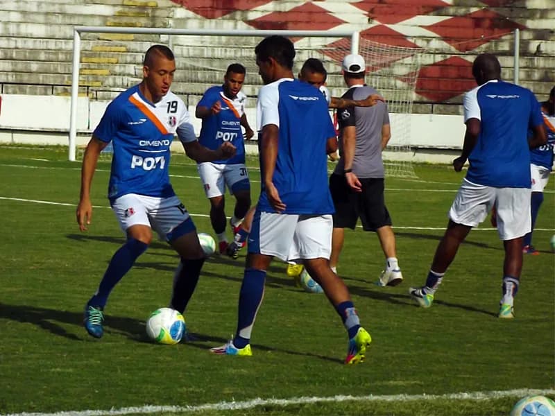 Treino fechado encerrou preparativos para enfrentar Atlético/GO.
