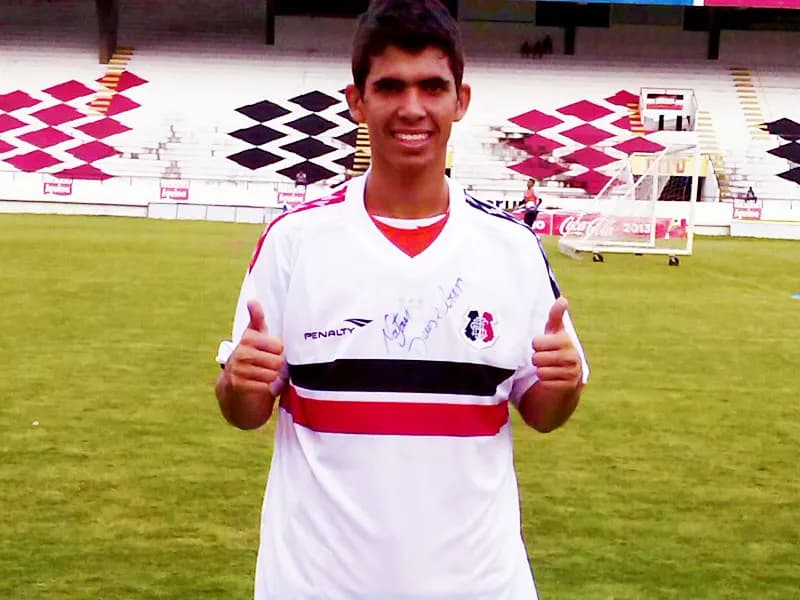 'Eu Acredito na Base' vai sortear a camisa oficial do meia Natan.