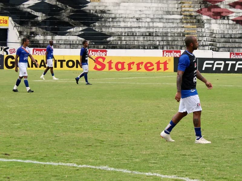 Posse de bola marca a segunda-feira de treino Coral.