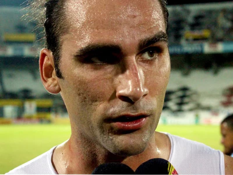 Léo Gamalho terá "título" em jogo no Clássico das Emoções.