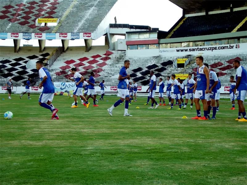 Atletas treinaram de portões fechados nesta quinta-feira no Arruda.
