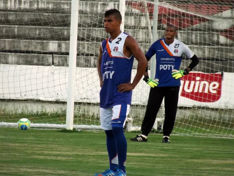 Williams Luz: Promessa Coral acesa para possível estreia na Série B.