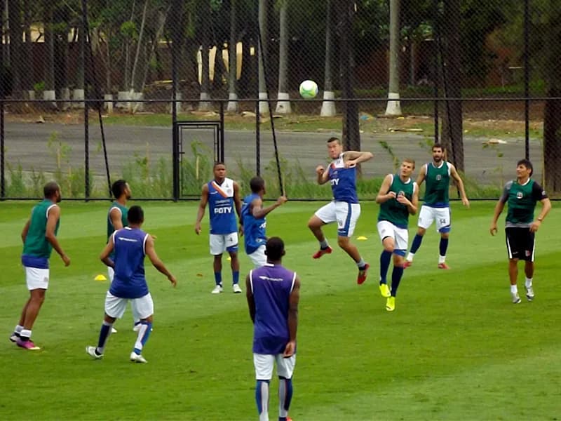 Atletas encerram semana de trabalhos com recreativo.