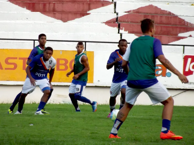Penúltimo treino da temporada no Arruda.