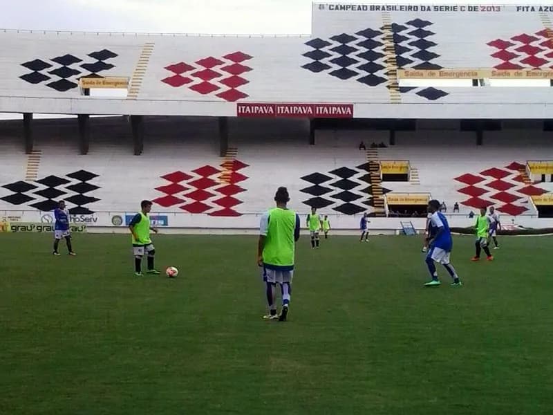 De olho no Salgueiro, Santa Cruz já treinou no Arruda.