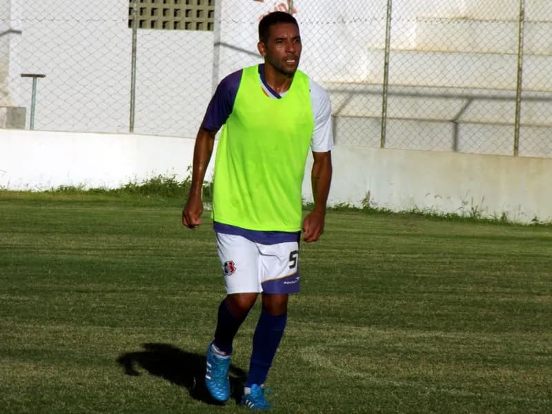 Recuperado de virose, Edson Sitta dá boas vindas ao volante Bruninho
