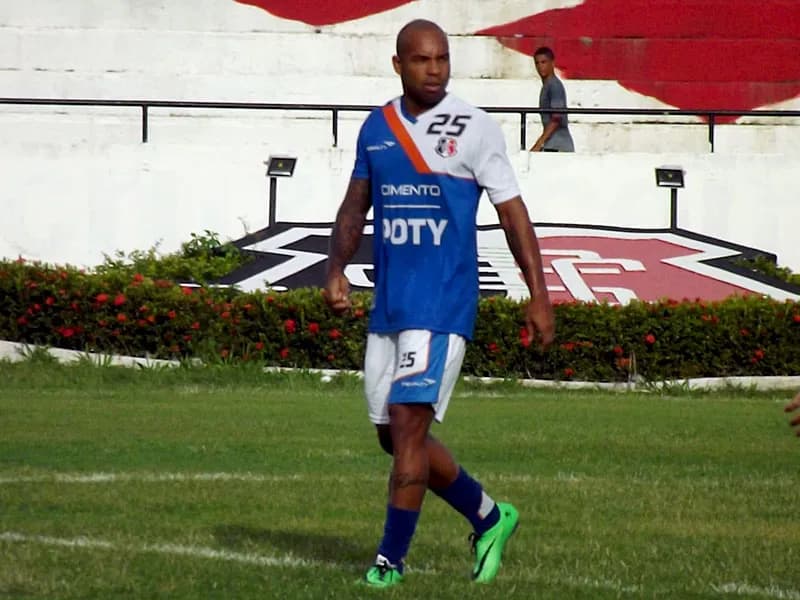 Tiago Costa, repatriado e regularizado: "Esse time chega, com certeza!"
