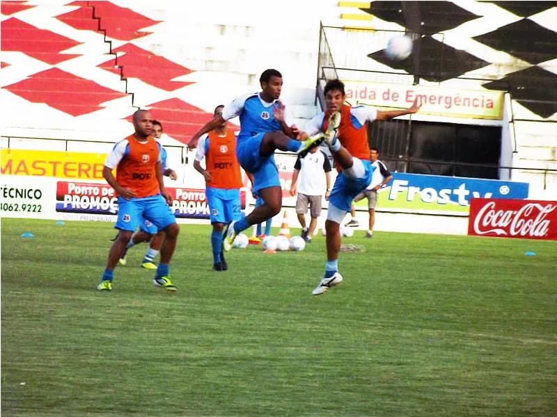Time Coral começa a ganhar 'cara' para jogo com Petrolina.