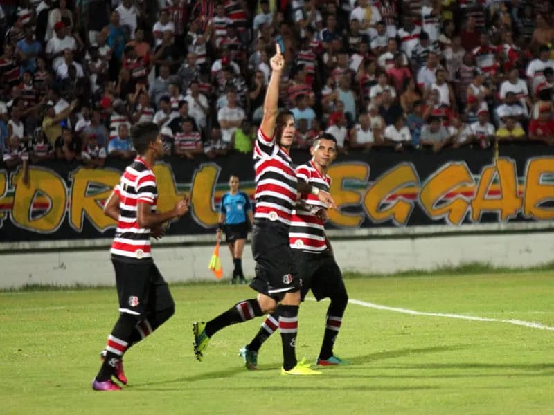 Atacante Betinho prioriza metas coletivas: Ser campeão PE e buscar acesso à Série A