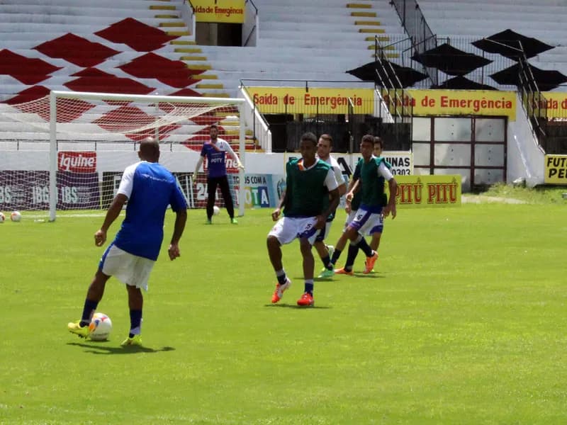 Coletivo encerra semana de treino dos atletas do Santa Cruz
