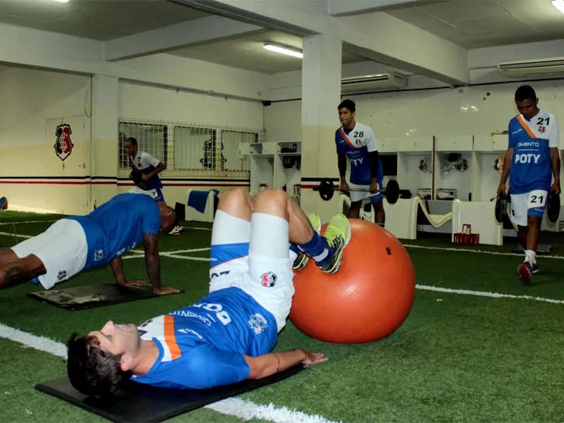 Reapresentação é marcada por treino físico