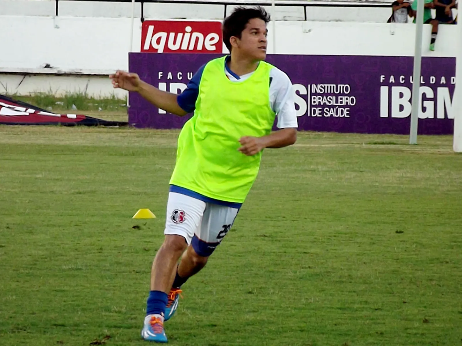 De volta aos treinos, Renatinho acha "uma boa" jogo-treino no sábado