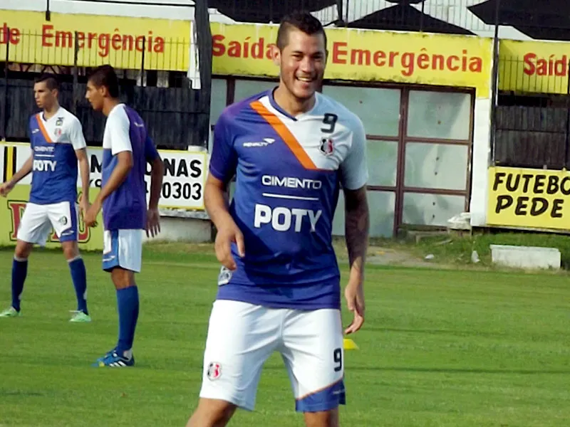 Betinho nas Semifinais: Um olho no gol, outro em 2016