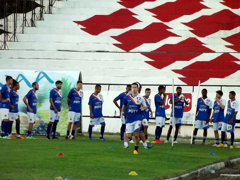 Penúltimo treino da semana de portões fechados