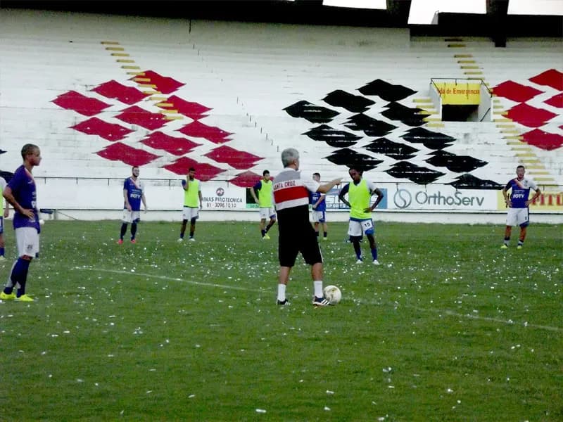 Santa volta aos trabalhos de olho na Série B