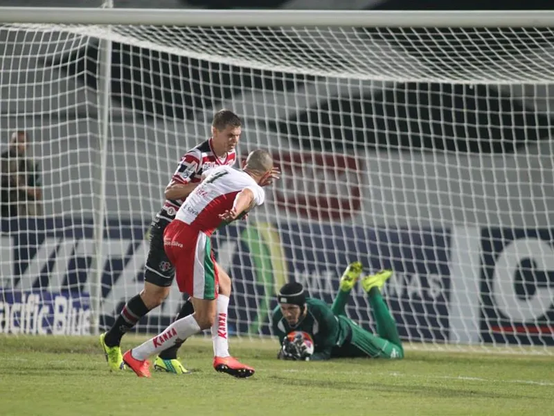 Santa Cruz cria chances, mas apenas empata com o Boa