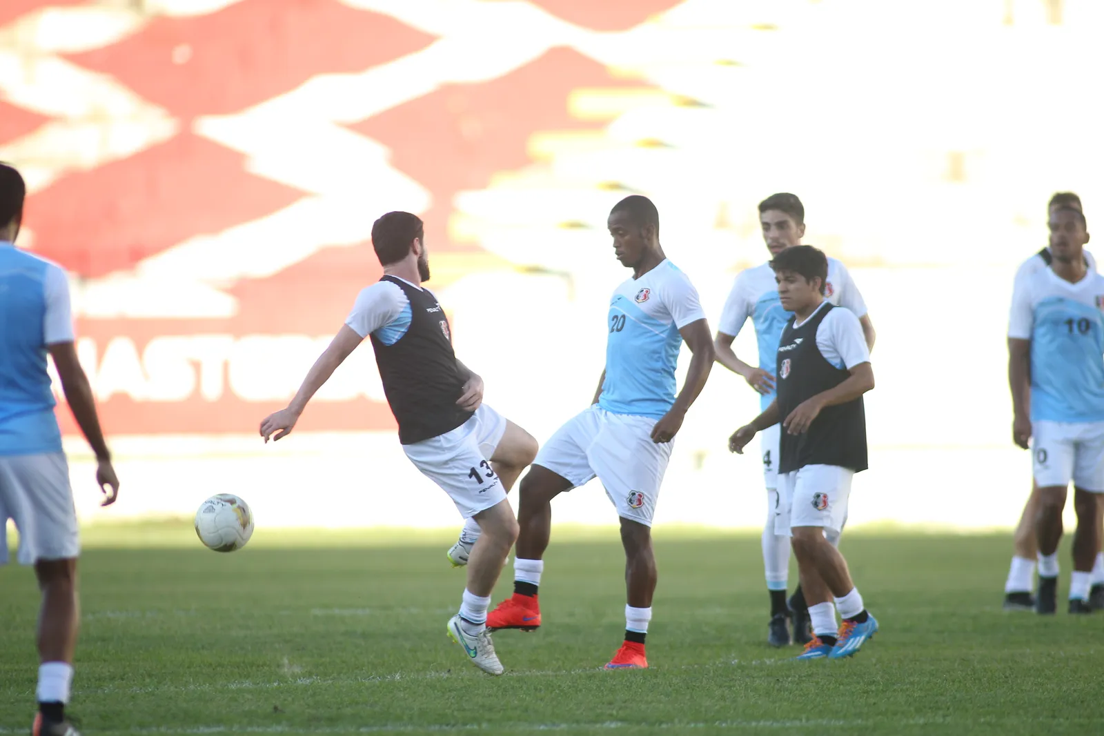 Em treino no Arruda, elenco trabalha marcação e posse de bola