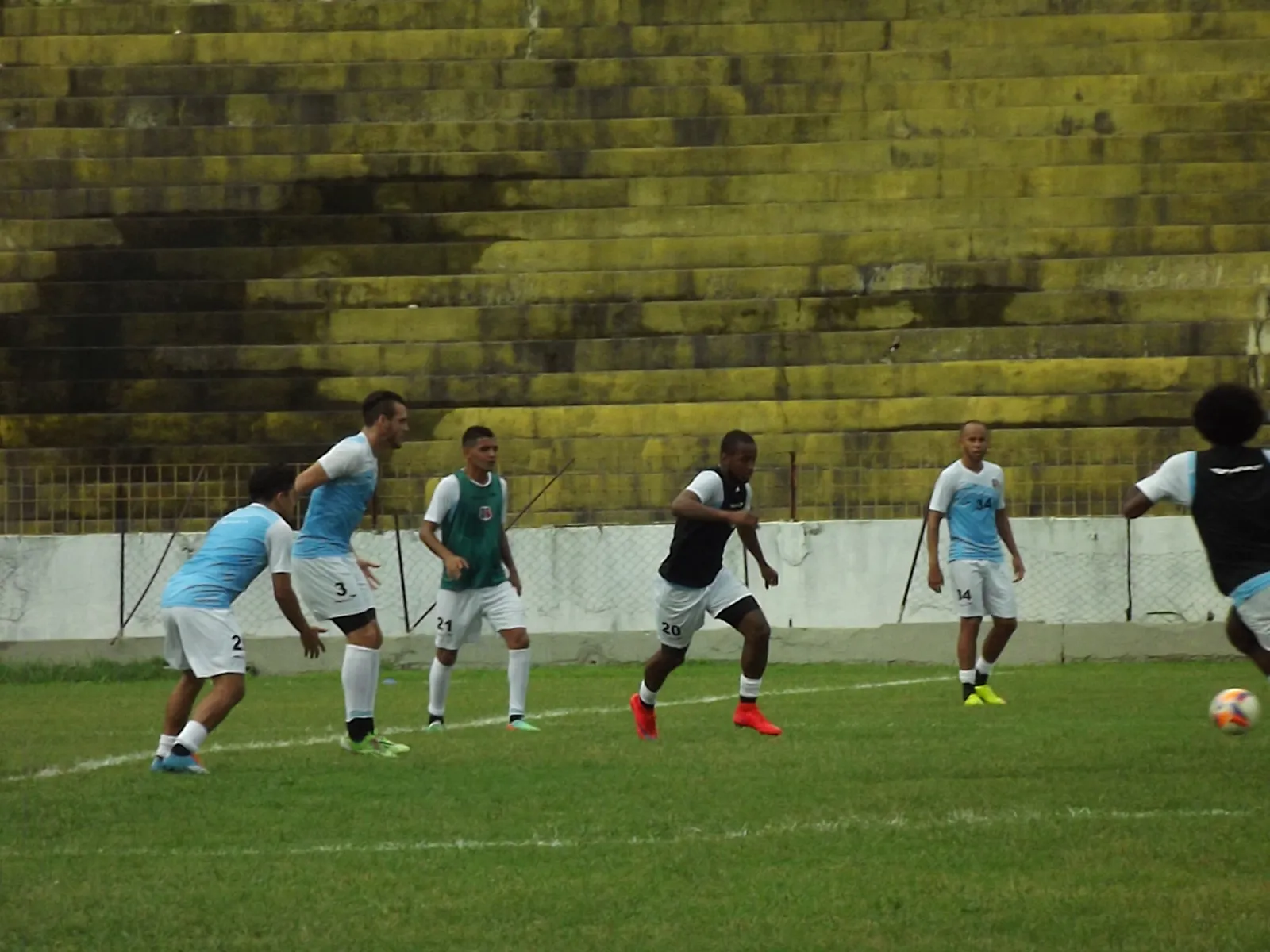 Martelotte comanda treino tático em Paulista