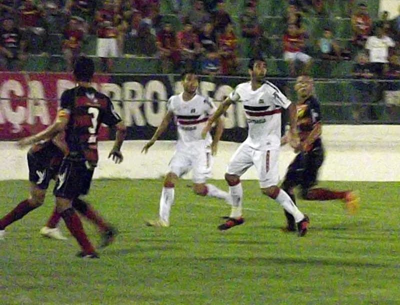 Zagueiro Renan Fonseca diz que "foi uma boa estreia'.