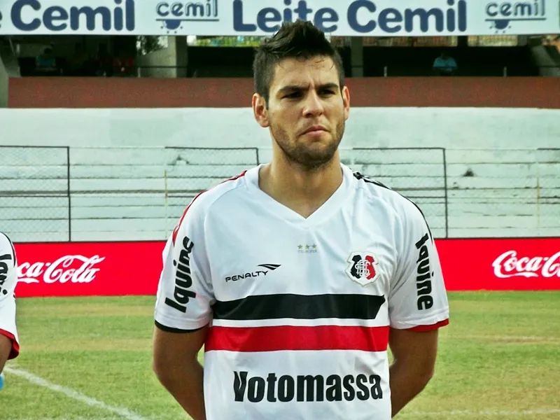 Zagueiro William Alves disse que 'condição do gramado prejudicou melhor desempenho'.