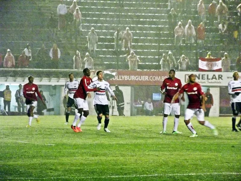 Santa Cruz valente perde do Inter/RS (2x0) e sai da Copa do Brasil.