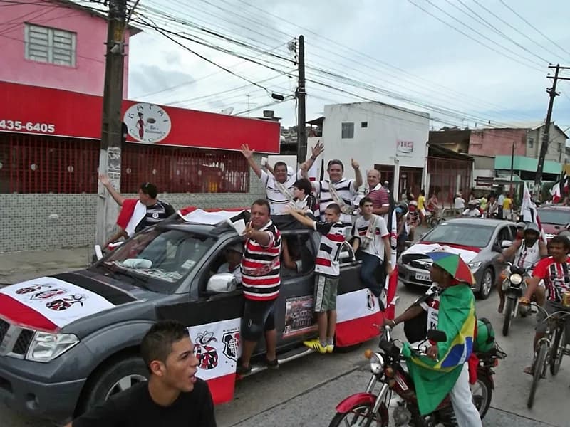 Carreata do Tricampeonato invade ruas da Zona Norte.