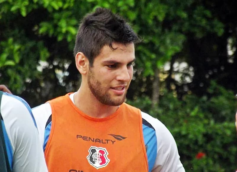 William Alves acerta saída e, agora, é jogador do Náutico.